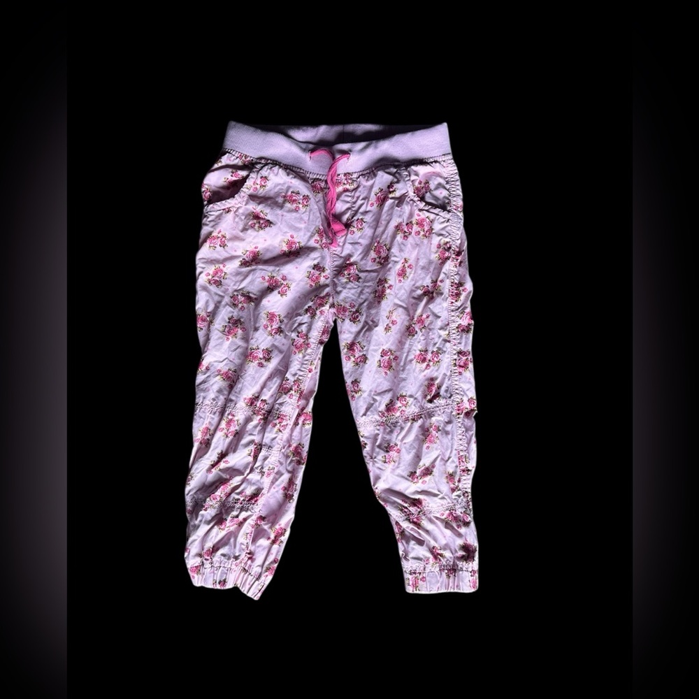 ✨Pink floral capri pants with elastic waistband✨